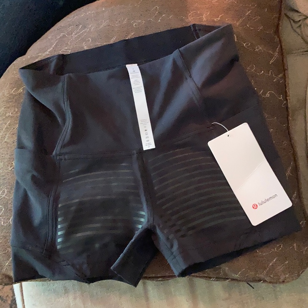 Lululemon Renegade HR 2.5 shorts black